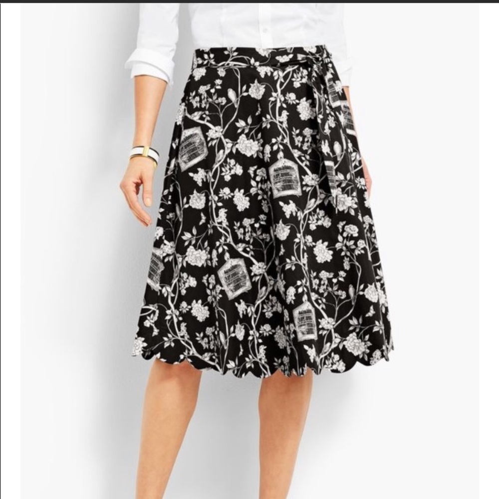TALBOTS Black Birdcage Scallop Edge Skirt Size 10
